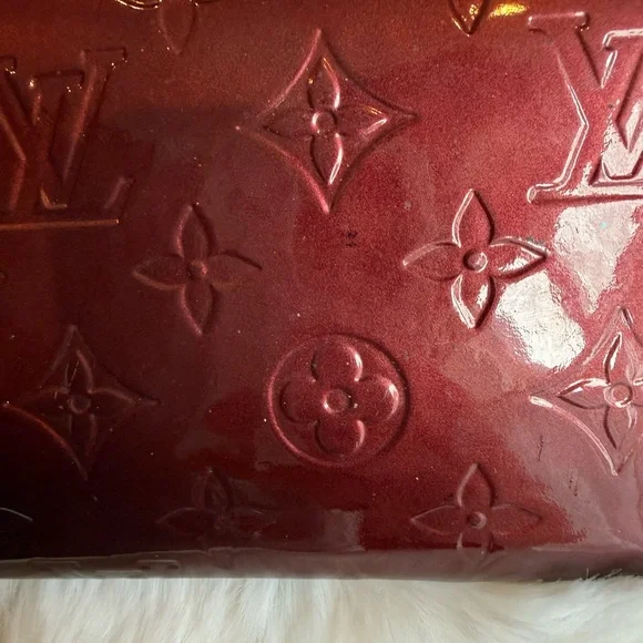 Louis Vuitton Vernis Amarante Patent Leather Zip Around Wallet - Picture 12 of 14